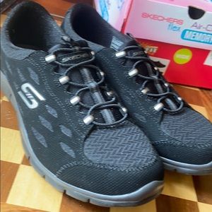 SKECHERS -  BRAND NEW